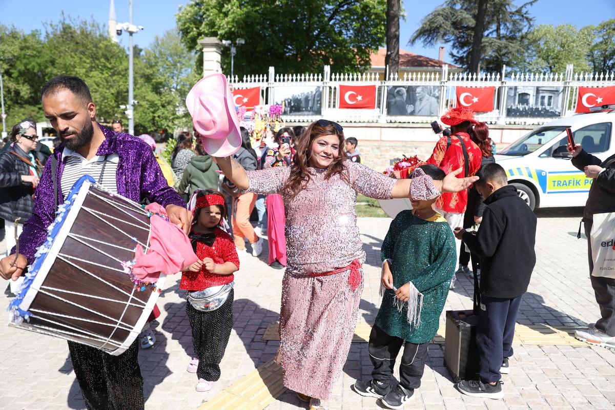 Arabalarla, otob&uuml;slerle akın akın geldiler:  Umduğumu buldum  4