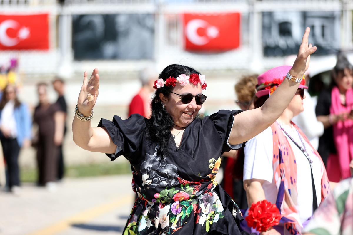 Arabalarla, otob&uuml;slerle akın akın geldiler:  Umduğumu buldum  6