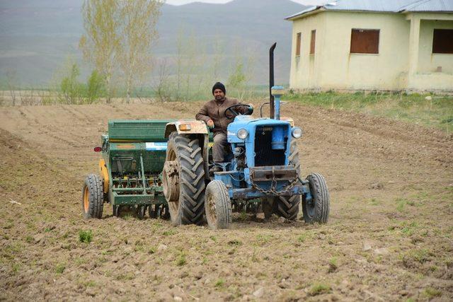 İpekyolu Belediyesinden çiftçilere destek