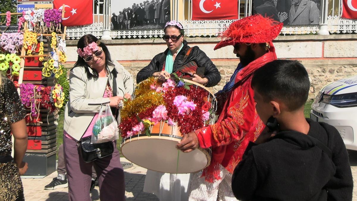 Binlerce turist Edirne ye akın etti: Kent festival alanına d&ouml;nd&uuml; 4