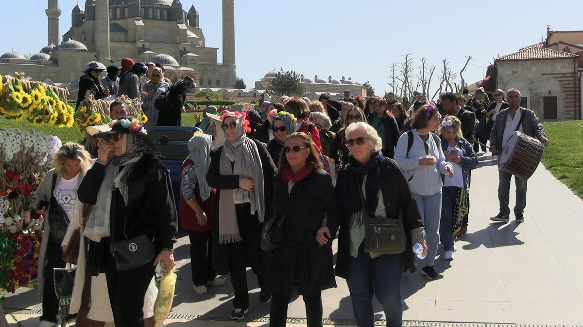 Binlerce turist Edirne ye akın etti: Kent festival alanına d&ouml;nd&uuml; 6