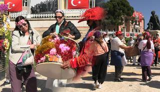 Binlerce turist Edirne'ye akın etti: Festival alanına d&ouml;n&uuml;şt&uuml;