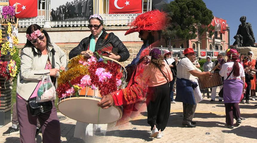 Binlerce turist Edirne'ye akın etti: Kent festival alanına d&ouml;nd&uuml;