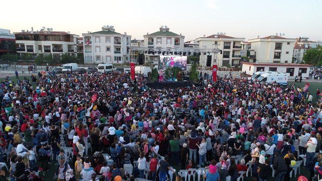 23 Nisan coşkusu Menderes’te yaşandı