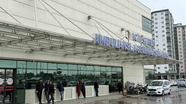 Tarihi geçmiş salam yiyen 4 öğrenci hastaneye kaldırıldı