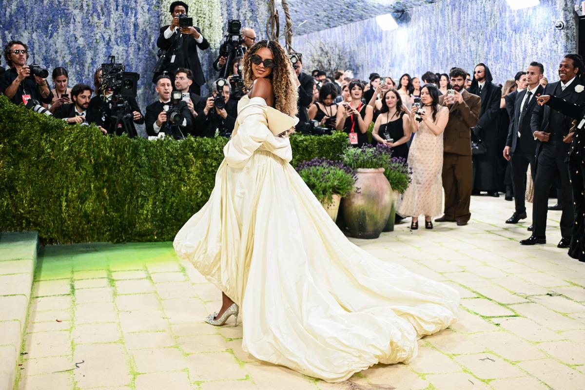 Yaş sınırı onun i&ccedil;in aşıldı! Blue Ivy Met Gala ya damga vurdu 1