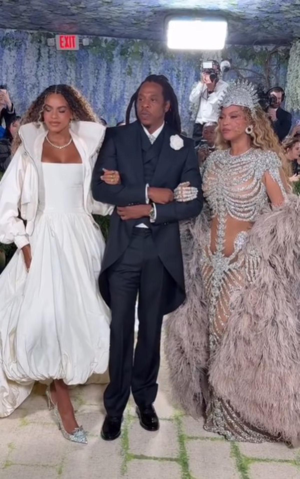 Yaş sınırı onun i&ccedil;in aşıldı! Blue Ivy Met Gala ya damga vurdu 3