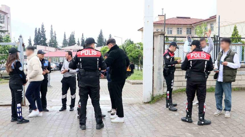 Kahramanmaraş&rsquo;ta okul &ouml;nlerinde sıkı denetim
