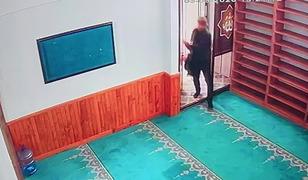 Caminin sadaka kutusundan 200 lira &ccedil;aldı! &Ccedil;aldığı parayı &ouml;dedi