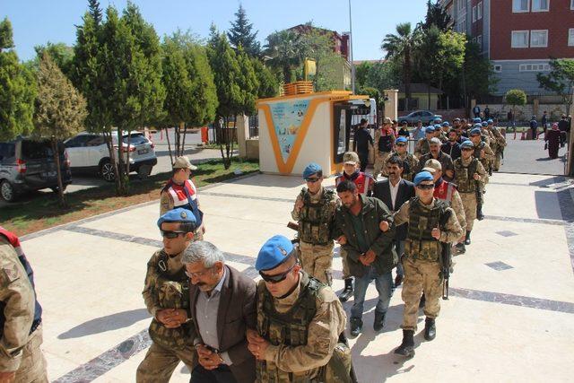 Şanlıurfa’da cumhurbaşkanına hakaret eden 11 zanlı adliyede