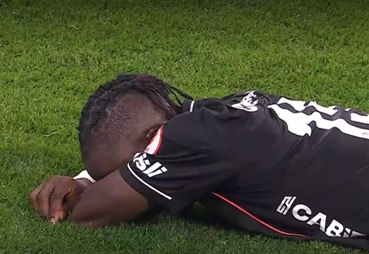 Konyaspor Beşiktaş ı eledi! Sergen Yal&ccedil;ın a su şişesi fırlatıldı! İstifa sesleri ortalığı yıktı 5