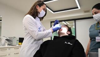 Basit deyip ge&ccedil;meyin! Ağızda başlıyor Alzheimer'a neden oluyor