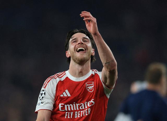 Declan Rice'ın final bileti sevincini taraftarlarla paylaştığı anlar...