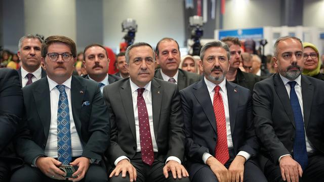 Van'da 'Anons' krizi! AK Parti yerine 'AKP' dedi, il başkanının adını yanlış söyledi