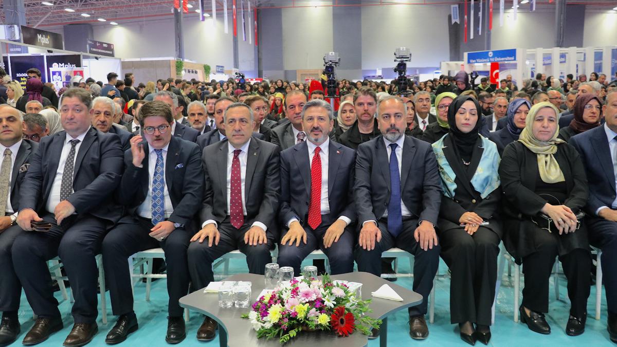 Van da  Anons  krizi! AK Parti yerine  AKP  dedi, il başkanının adını yanlış s&ouml;yledi 1