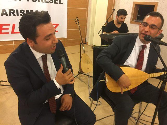 Sahnede t&uuml;rk&uuml; s&ouml;yleyen kaymakam alkışlandı 2