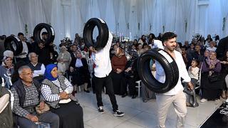 Düğünde bu da oldu! Damada lastik ve motor yağı taktılar