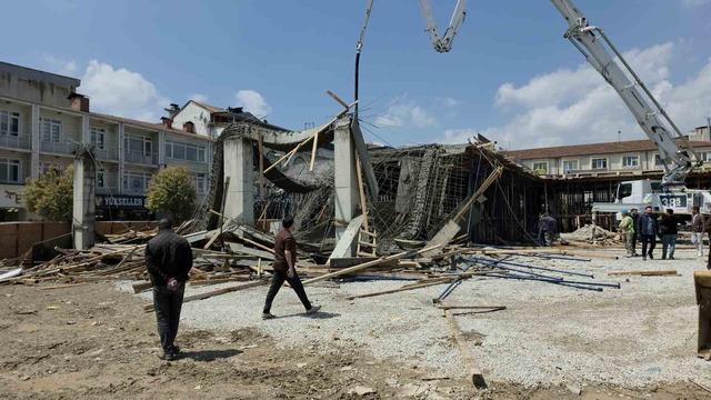 İnşatta beton d&ouml;k&uuml;l&uuml;rken kalıp &ccedil;&ouml;kt&uuml;: 1 iş&ccedil;i yaralandı 3