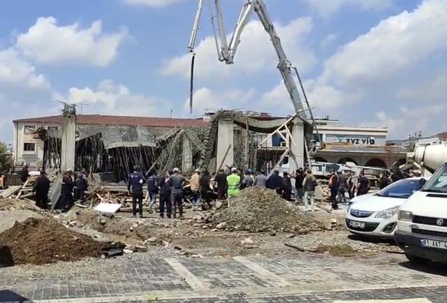 İnşatta beton d&ouml;k&uuml;l&uuml;rken kalıp &ccedil;&ouml;kt&uuml;: 1 iş&ccedil;i yaralandı 2