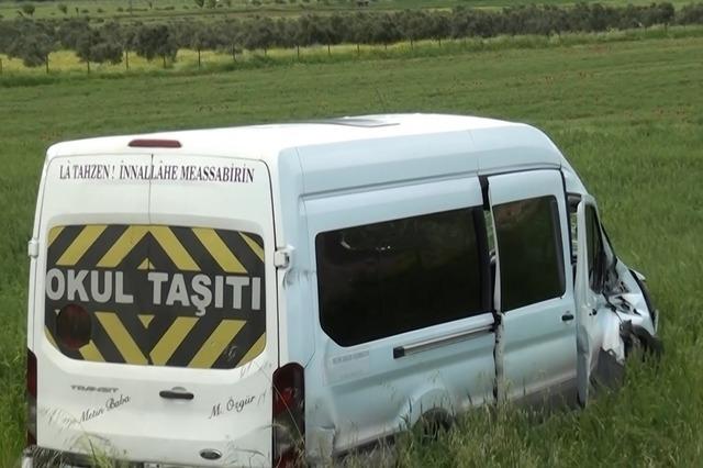 Gaziantep&rsquo;te &ouml;ğrenci servisine tren &ccedil;arptı: 13 &ouml;ğrenci hafif yaralandı 2