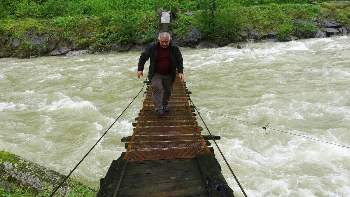 Bu k&ouml;pr&uuml;lerden ge&ccedil;mek y&uuml;rek ister: &Ouml;l&uuml;mle burun buruna! 2