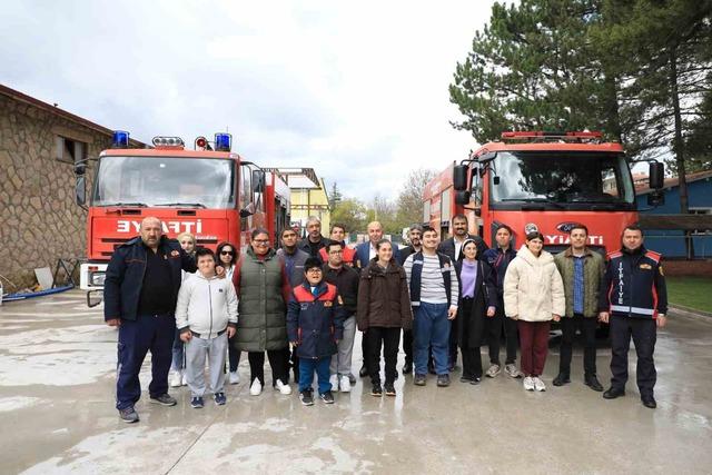 İtfaiye ekiplerinden &ouml;zel bireylere yangın eğitimi 4