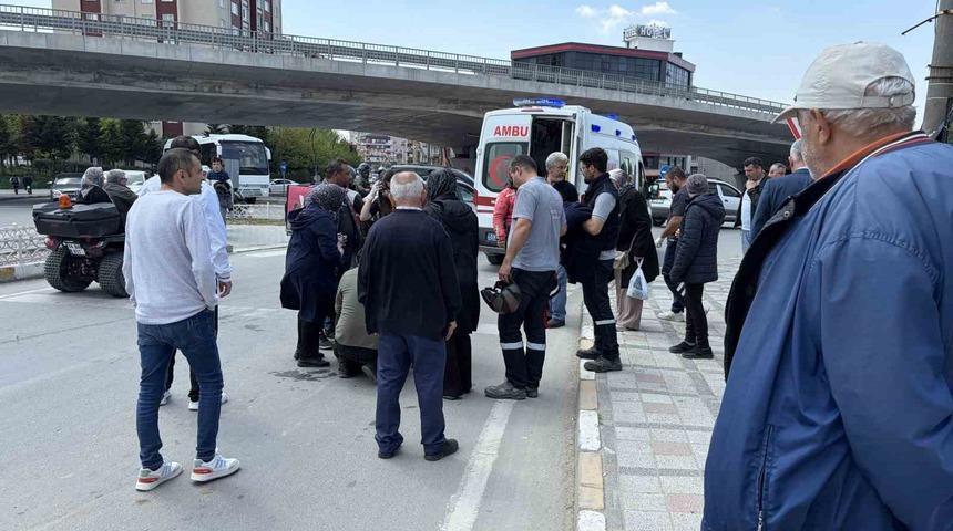 Yola d&ouml;k&uuml;len toprakta kayan motosikletin s&uuml;r&uuml;c&uuml;s&uuml; yaralandı