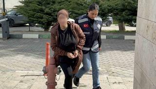 Yeğeninin altınlarını &ccedil;alıp kendine otomobil alan teyze tutuklandı