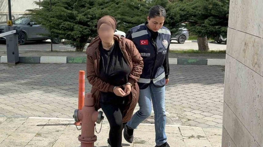 Yeğeninin altınlarını &ccedil;alıp kendine otomobil alan teyze tutuklandı