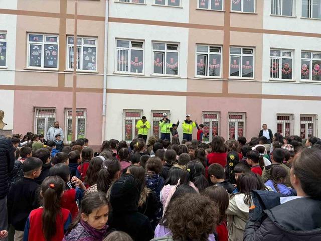 Develi&rsquo;de &ccedil;ocuklara trafik eğitimi 4