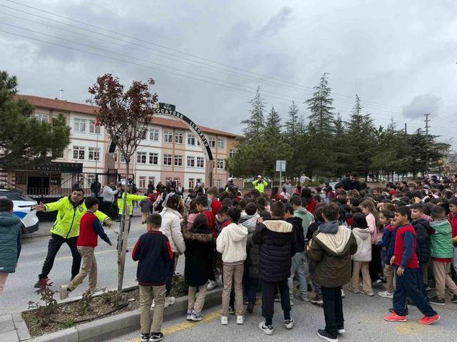 Develi&rsquo;de &ccedil;ocuklara trafik eğitimi 1