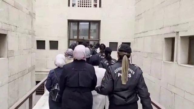 Bursa&rsquo;da sahte doktor &ccedil;etesi &ccedil;&ouml;kertildi... Evleri ka&ccedil;ak kliniğe &ccedil;evirmişler 3