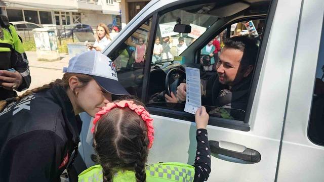 Minik trafikçilerden sürücülere kemer teşekkürü 7