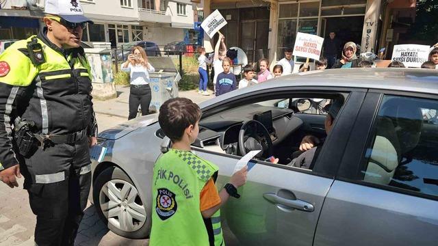 Minik trafikçilerden sürücülere kemer teşekkürü 6