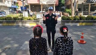 Minik trafik&ccedil;ilerden s&uuml;r&uuml;c&uuml;lere kemer teşekk&uuml;r&uuml;