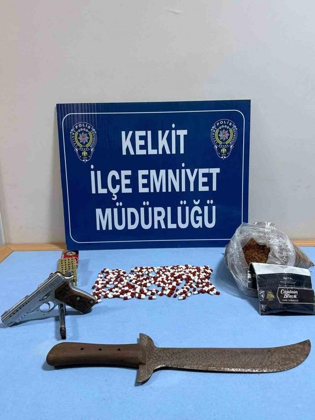 G&uuml;m&uuml;şhane&rsquo;de şase numarası değiştirilmiş ara&ccedil; ve binlerce ka&ccedil;ak malzeme ele ge&ccedil;irildi 5