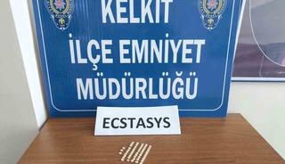 G&uuml;m&uuml;şhane&rsquo;de şase numarası değiştirilmiş ara&ccedil; ve binlerce ka&ccedil;ak malzeme ele ge&ccedil;irildi