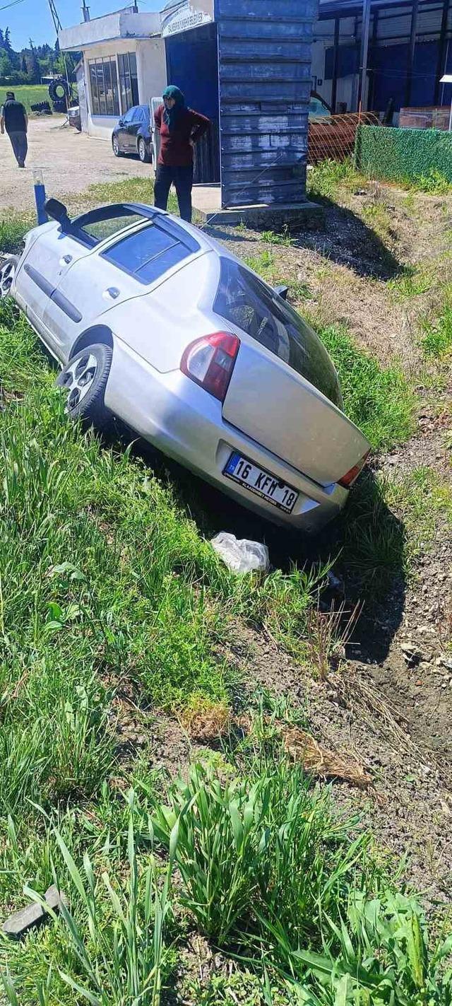 Balıkesir&rsquo;de otomobiller &ccedil;arpıştı: 3&rsquo;&uuml; ağır 6 yaralı 4