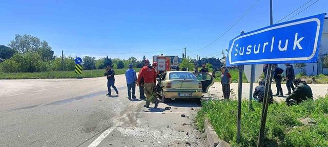 Balıkesir&rsquo;de otomobiller &ccedil;arpıştı: 3&rsquo;&uuml; ağır 6 yaralı 3