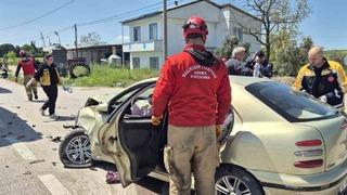 Balıkesir’de otomobiller çarpıştı: 3’ü ağır 6 yaralı