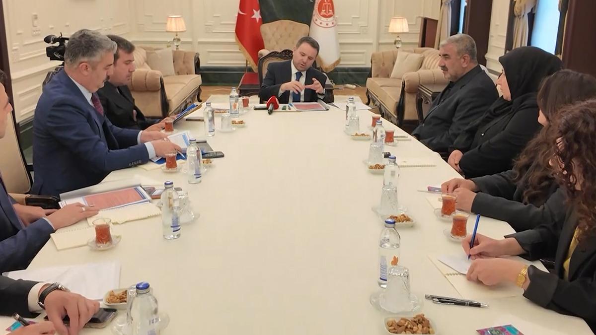 Bakan G&uuml;rlek Rojin Kabaiş in ailesini kabul etti: "Bu işin &uuml;zerine gideceğiz" 1