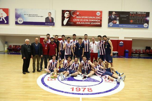 ERÜ Basketbol Takımı Namağlup Şampiyon