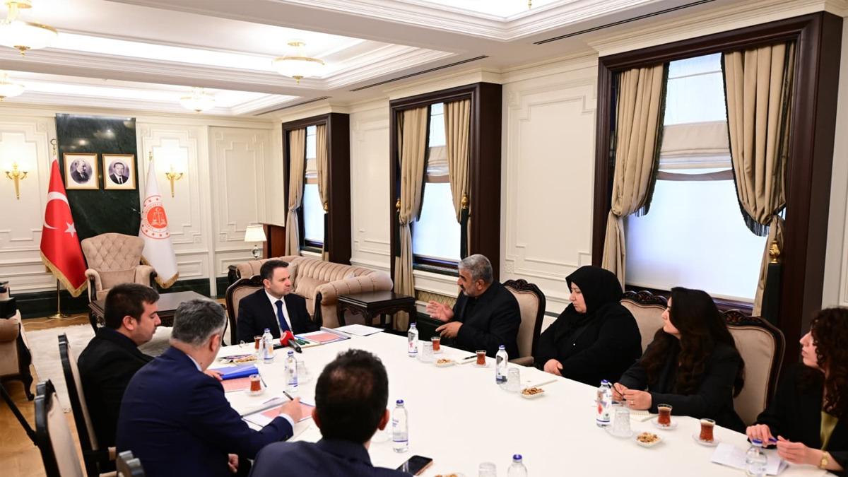 Bakan G&uuml;rlek Rojin Kabaiş in ailesini kabul etti: "Bu işin &uuml;zerine gideceğiz" 2