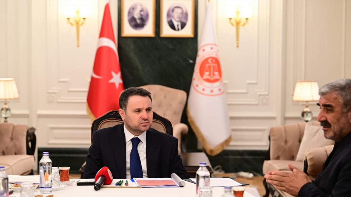Bakan G&uuml;rlek Rojin Kabaiş in ailesini kabul etti: "Bu işin &uuml;zerine gideceğiz" 3
