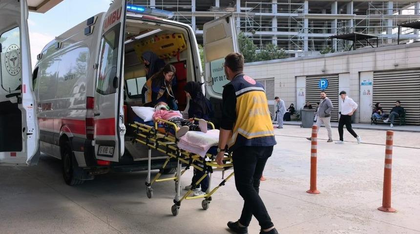 Balkonda başına mermer d&uuml;şen &ccedil;ocuk ağır yaralandı