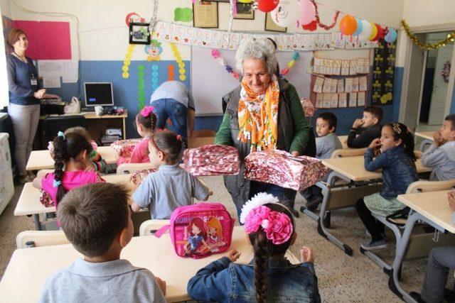 Gaye İnsan Derneği, Şefkatli Eller aracılığıyla yüzlerce çocuğu sevindirdi