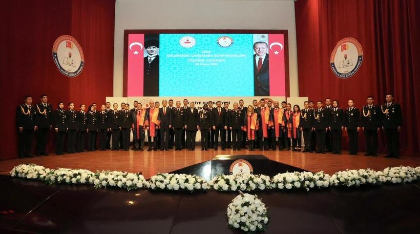 İ&ccedil;işleri Bakanı &Ccedil;ift&ccedil;i, subay ve astsubay adaylarıyla bir araya geldi
