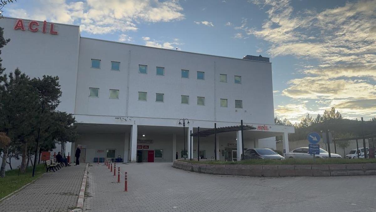 &Ccedil;orum da yurtta yemek yedikten sonra rahatsızlanarak hastaneye başvuran &ouml;ğrenci sayısı 77 ye y&uuml;kseldi 1