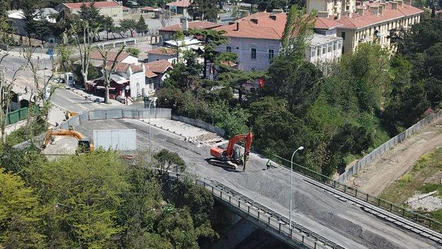 Tıbbiye Caddesi üzerindeki köprü yıkılıyor