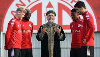 Galatasaray ma&ccedil;ı &ouml;ncesi Antalyaspor'da 'okunmuş su' krizi!